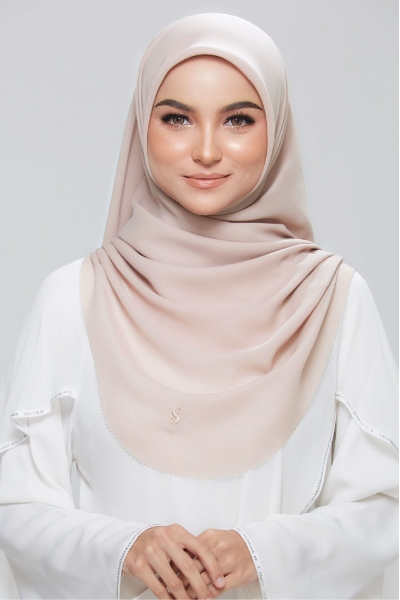 Suri Classic  l Almond